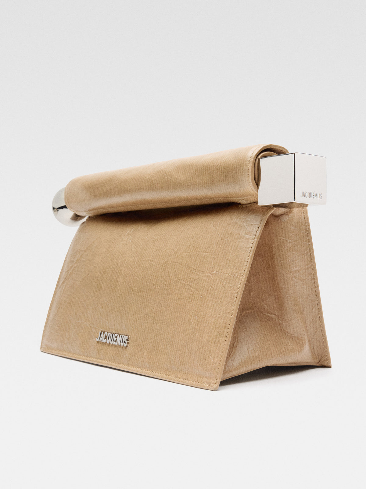 LA POCHETTE ROND CARRE