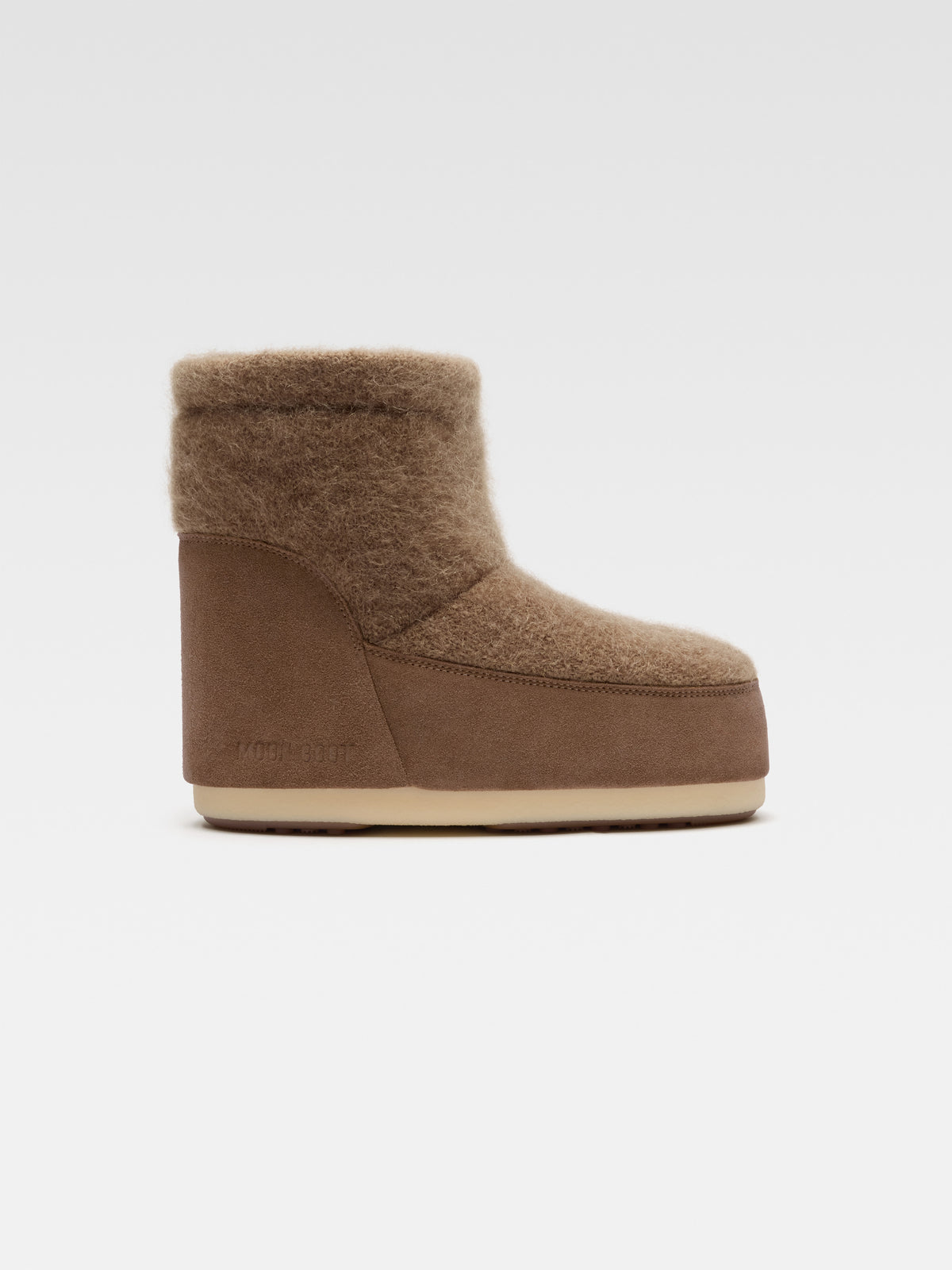 LES MOON BOOT JACQUEMUS M
