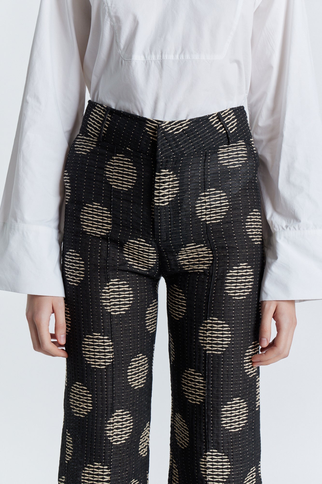 BLACK & WHITE YOSHI CIRCLES pantalon évasé texturé
