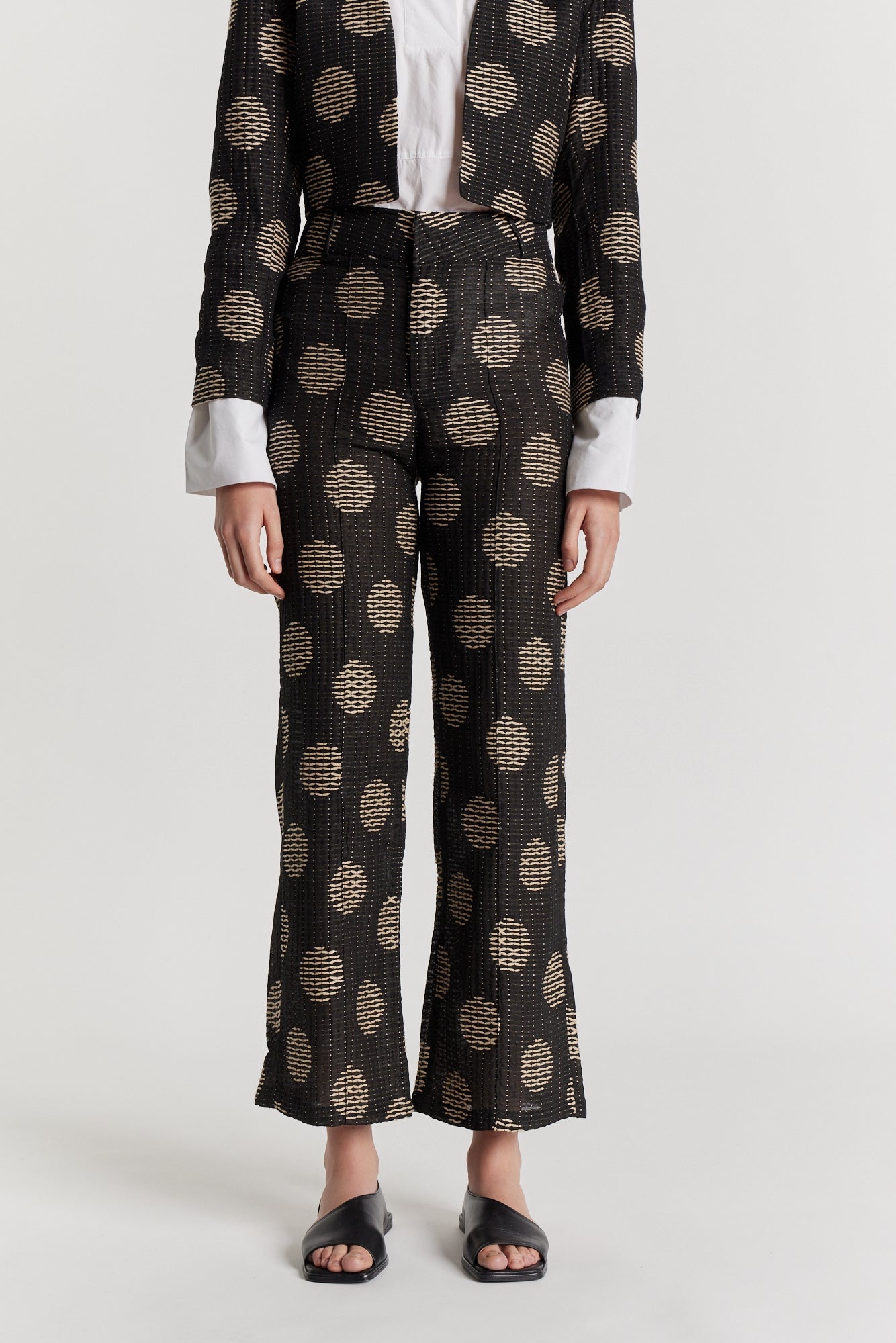 BLACK & WHITE YOSHI CIRCLES pantalon évasé texturé