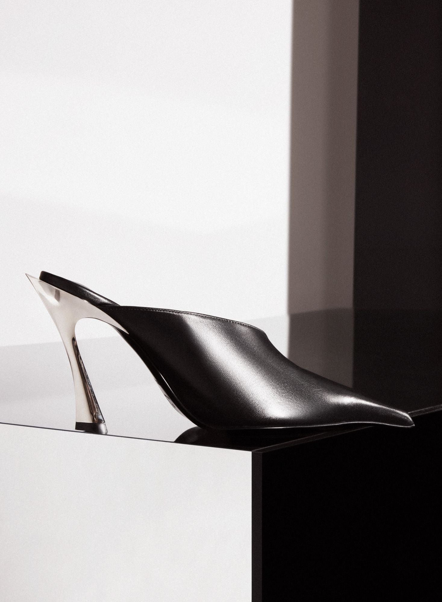 BLACK LEATHER FANG 95 MULES