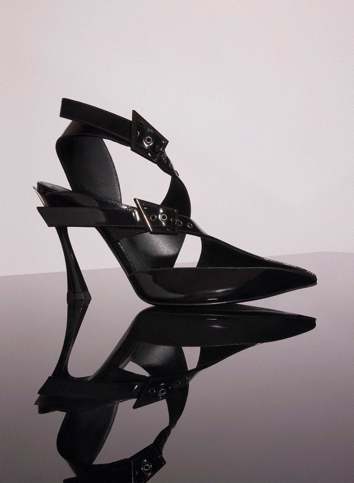 BLACK LEATHER BUCKLED FANG 95 MULES