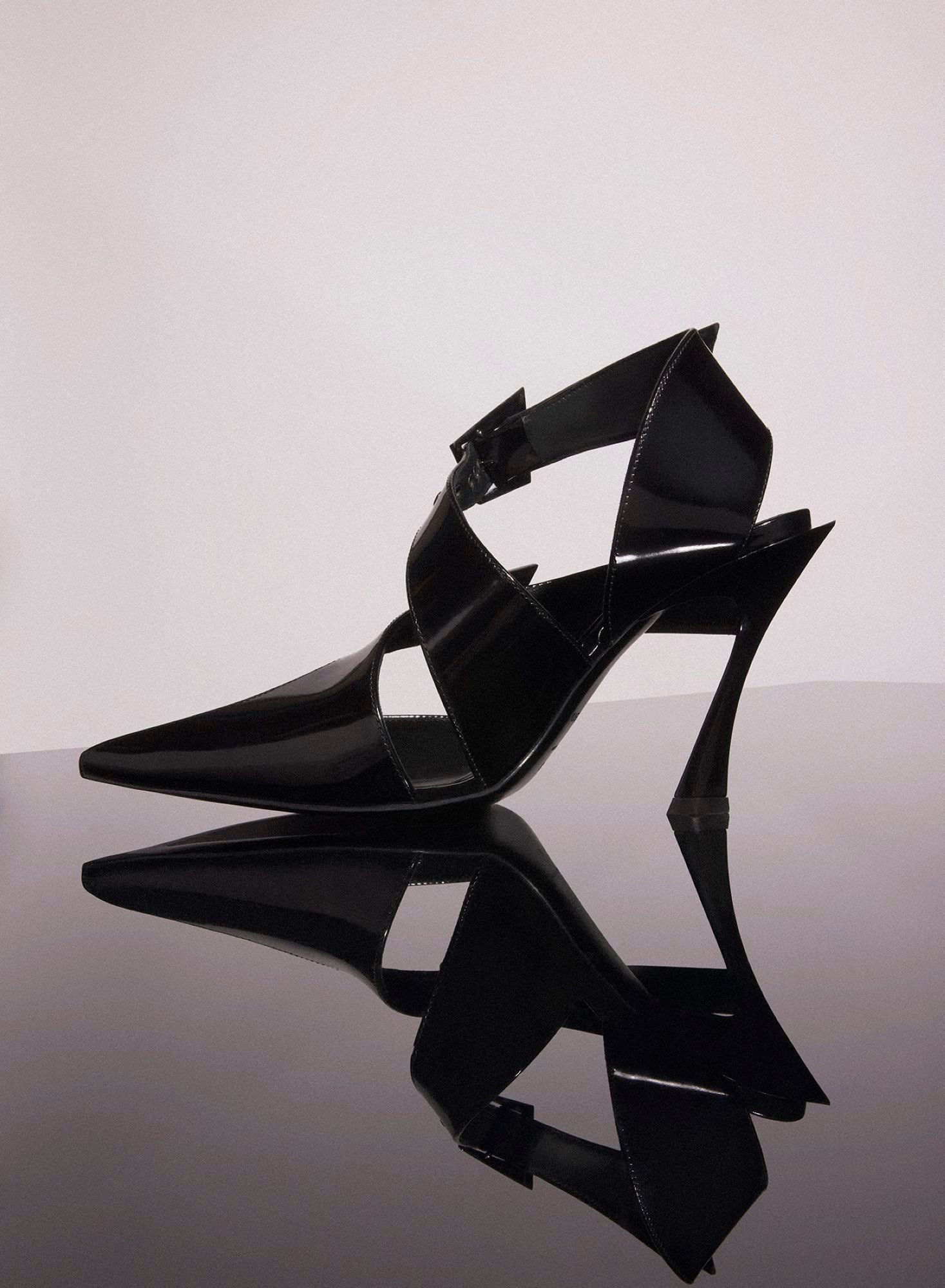 BLACK LEATHER BUCKLED FANG 95 MULES