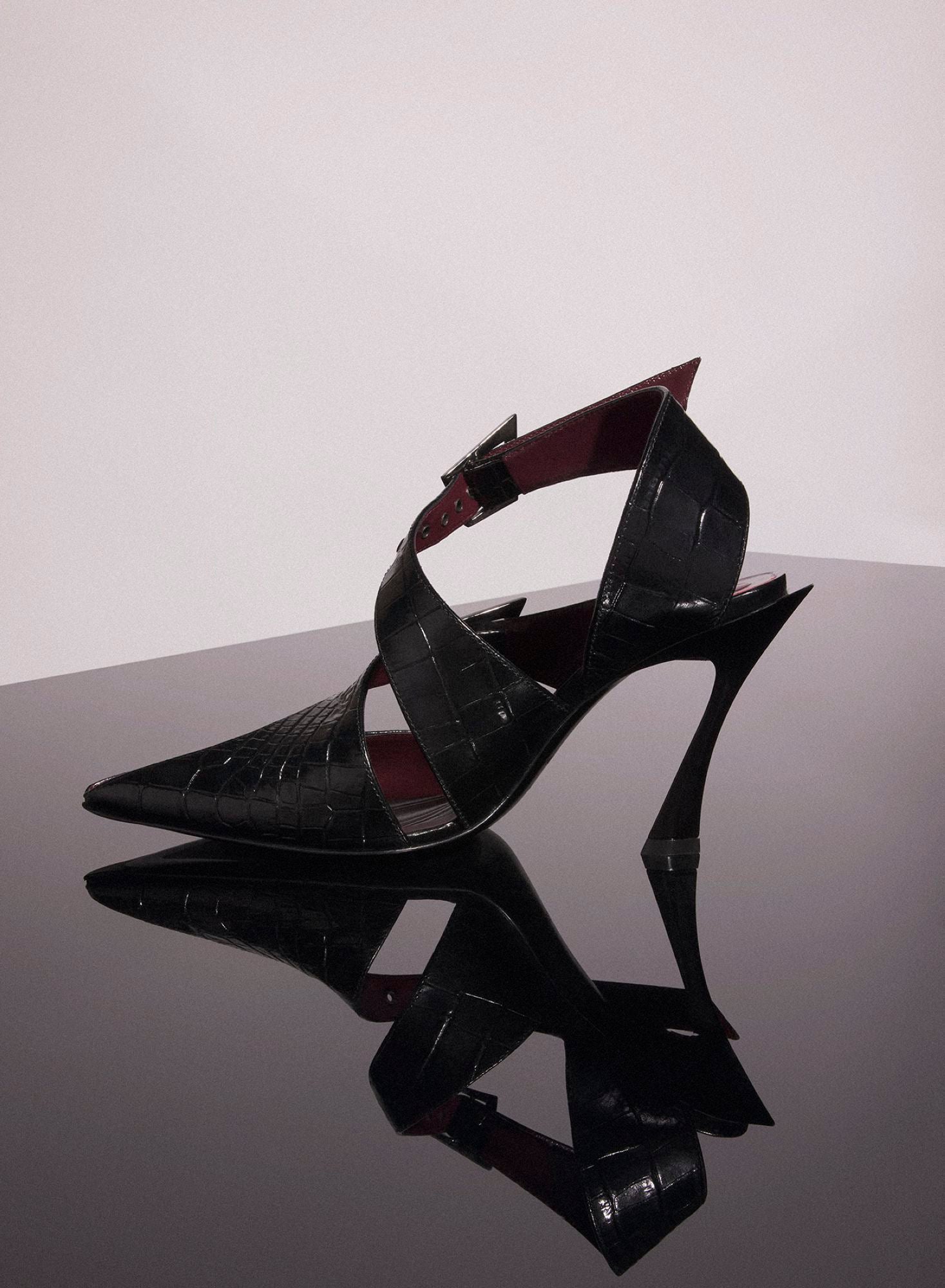 BLACK EMBOSSED CROCODILE BUCKLED FANG 95 MULES