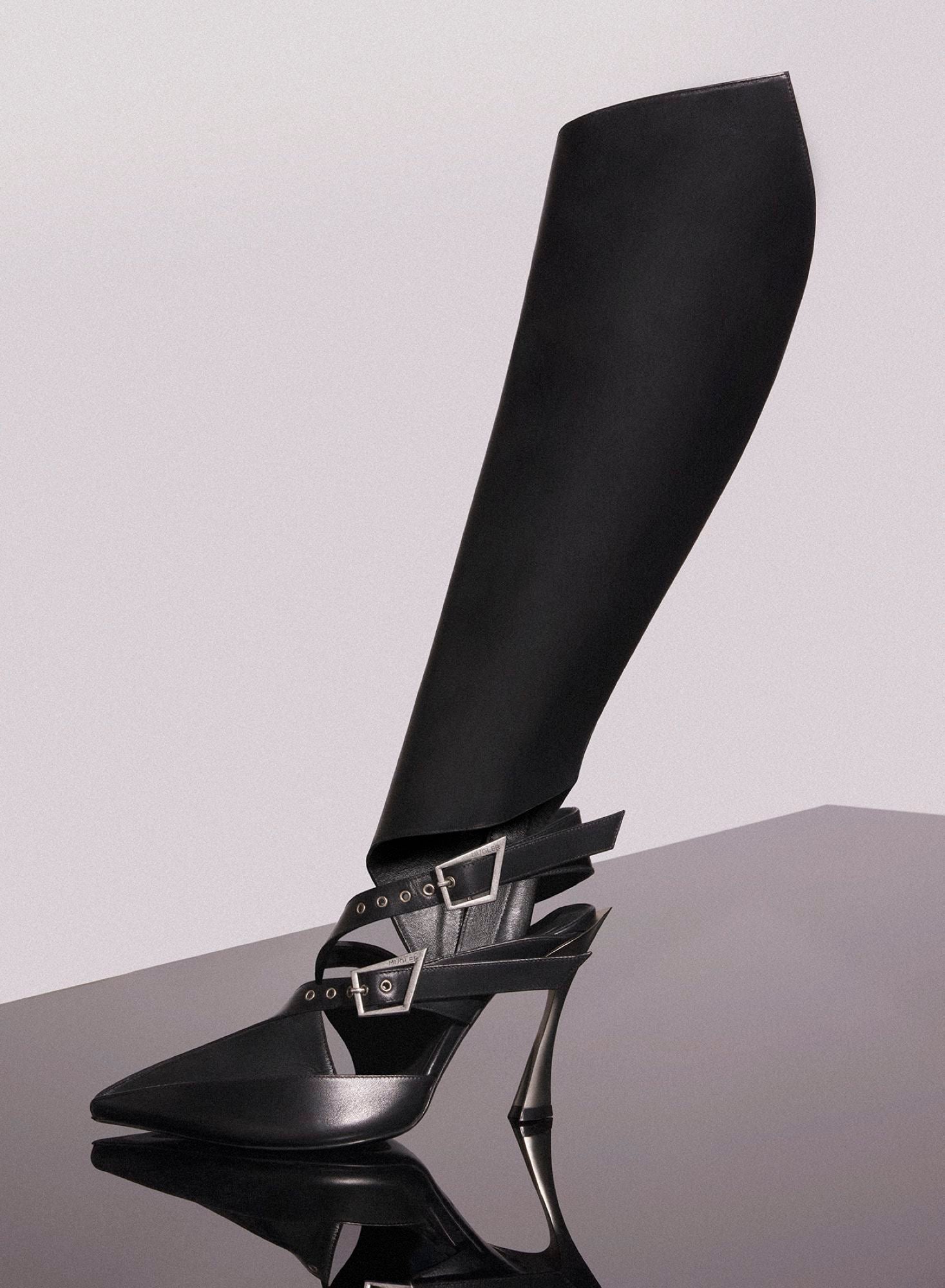 BLACK LEATHER BUCKLED FANG 95 KNEE HIGH BOOTS