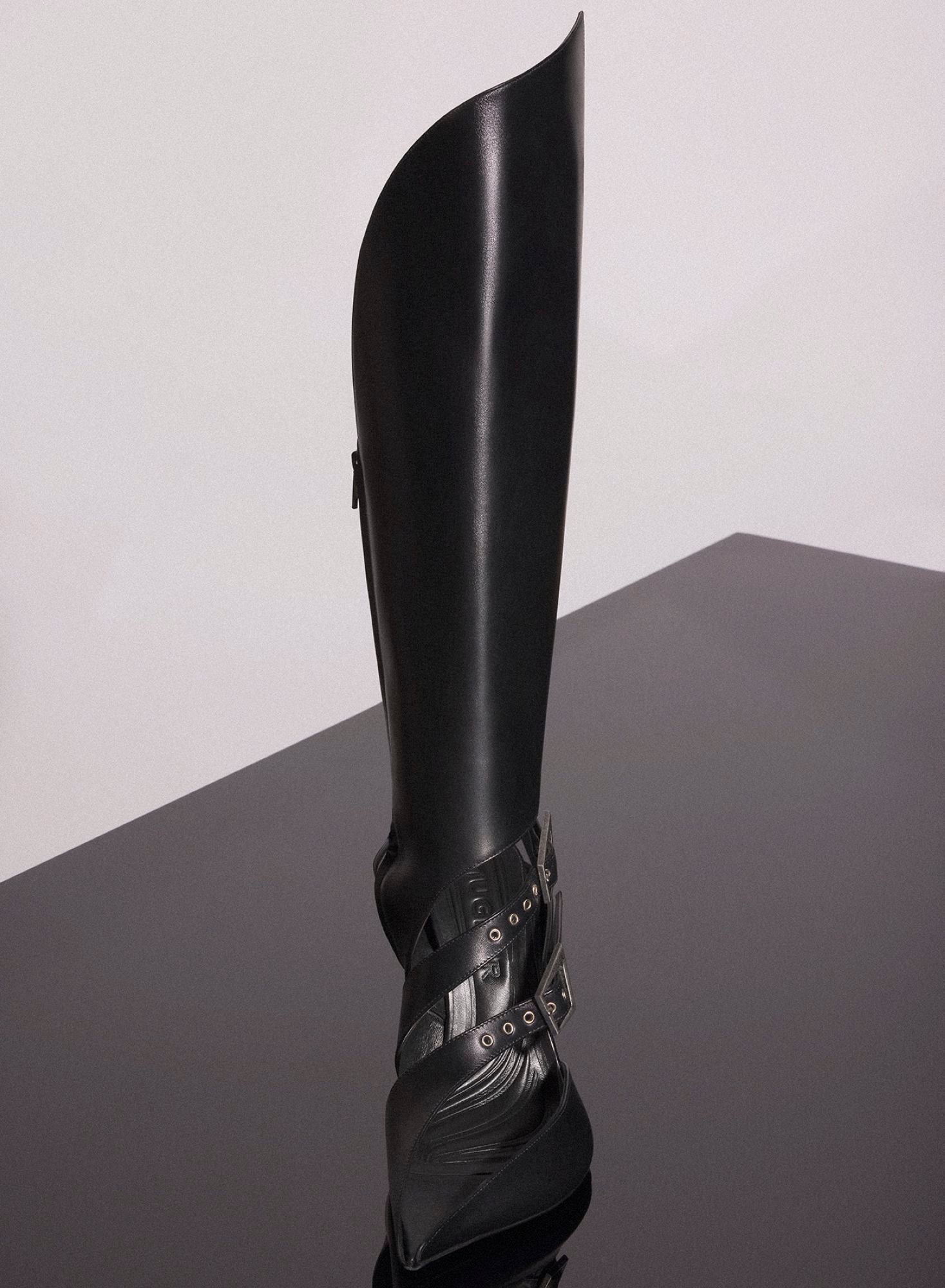 BLACK LEATHER BUCKLED FANG 95 KNEE HIGH BOOTS