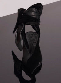 BLACK LEATHER KNOT FANG FLAT MULES