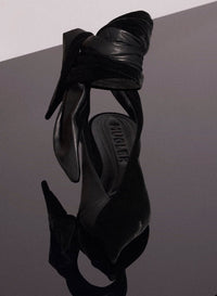 BLACK // black leather knot fang flat mules
