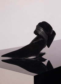 BLACK LEATHER KNOT FANG FLAT MULES