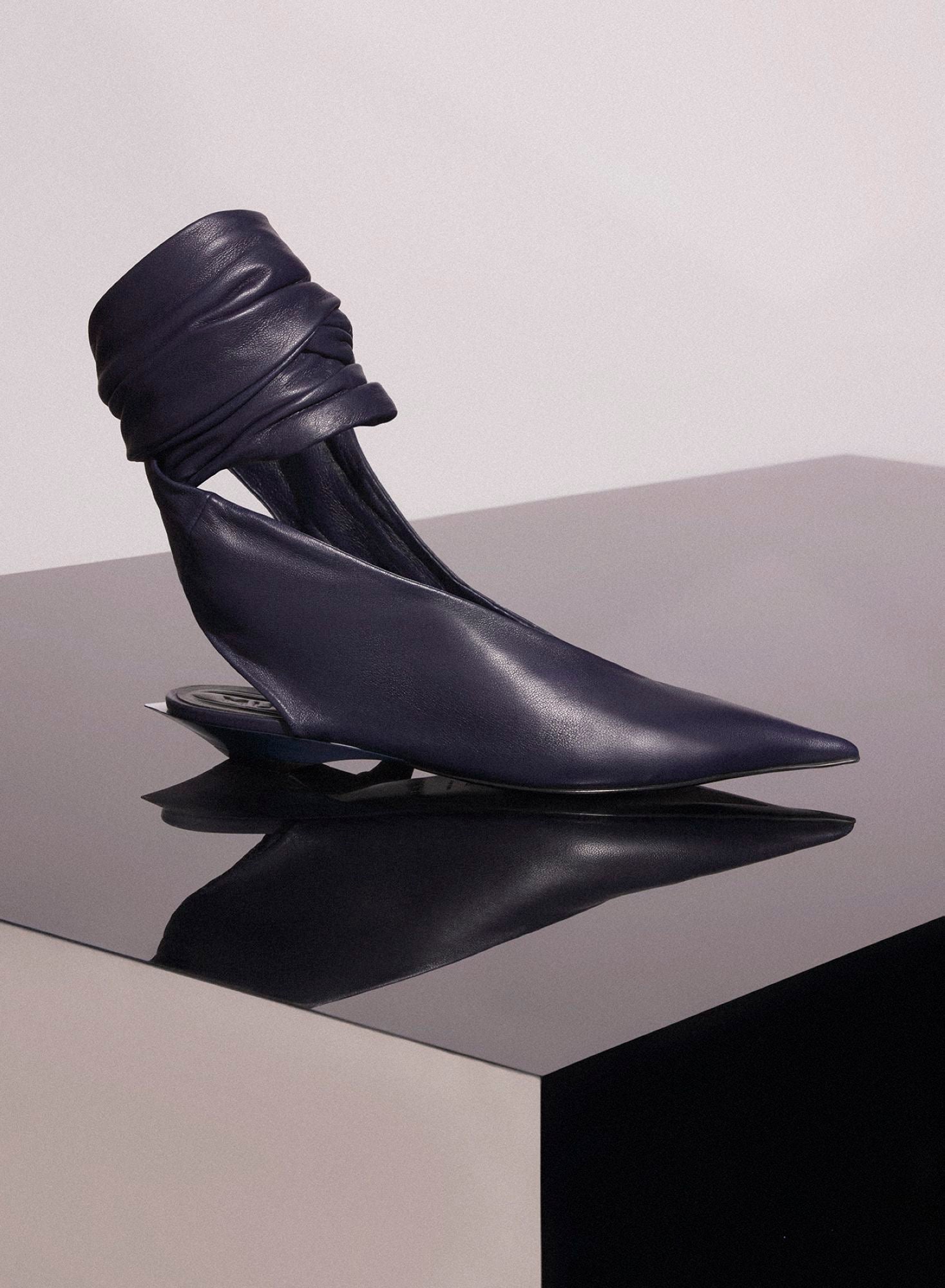 MIDNIGHT BLUE LEATHER KNOT FANG FLAT MULES