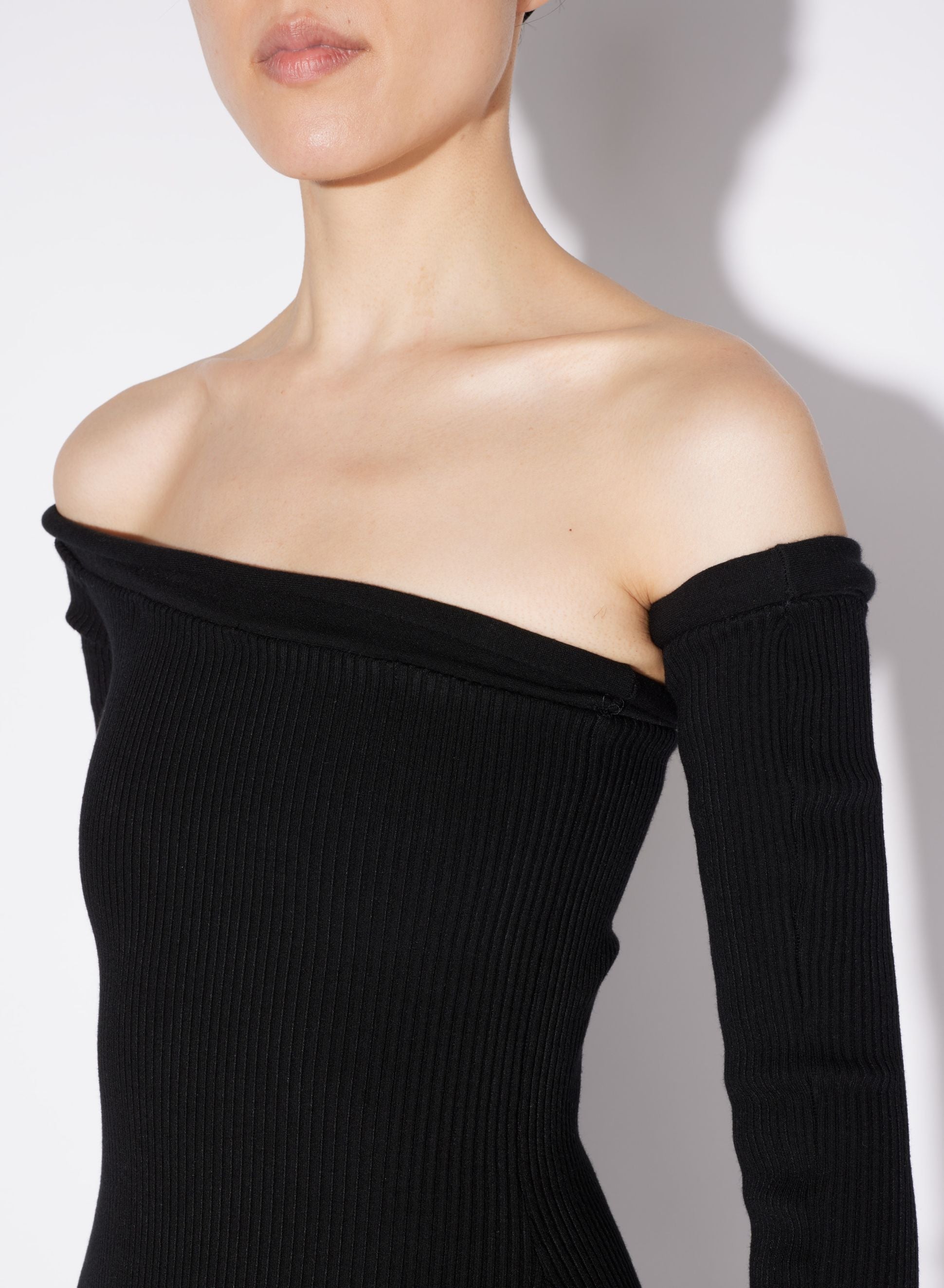 Robe à épaules dénudées en maille - Black