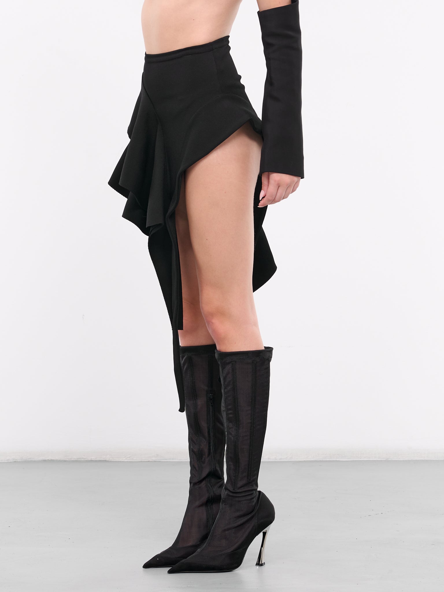 BLACK ASYMMETRIC KNITTED SKIRT