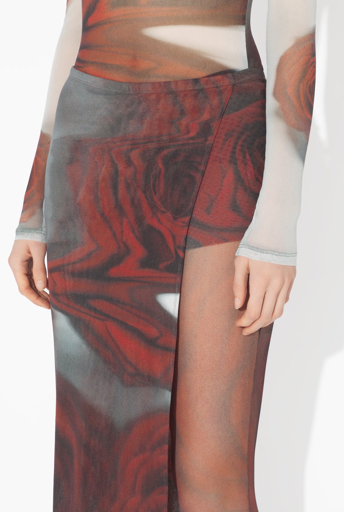 Mesh Mini Short With Asymetric Skirt Printed "Blurry Roses" - White & Grey & Red