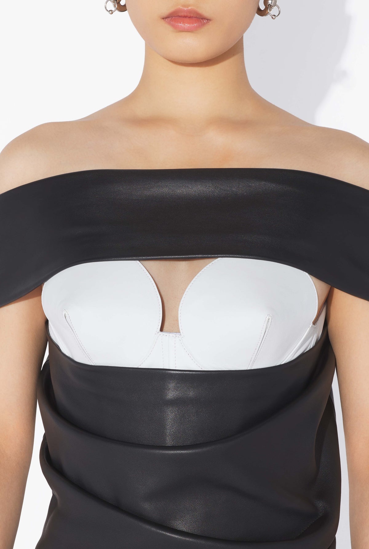 Robe drapée en cuir - Black & White