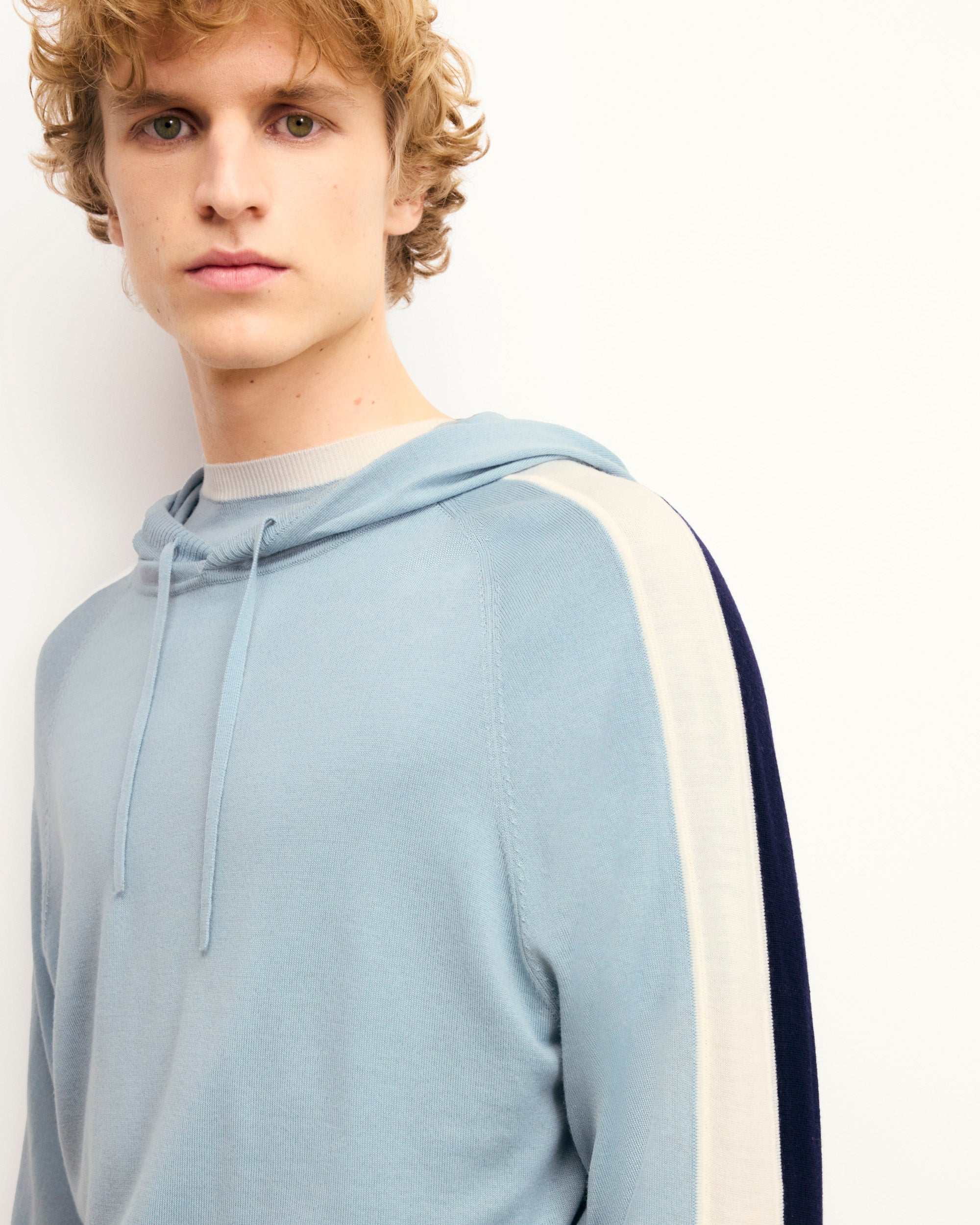 GREY BLUE / NEW / QTY : 61 / Pull Hoodie Bandes Tricolores aux Manches - Grey Blue