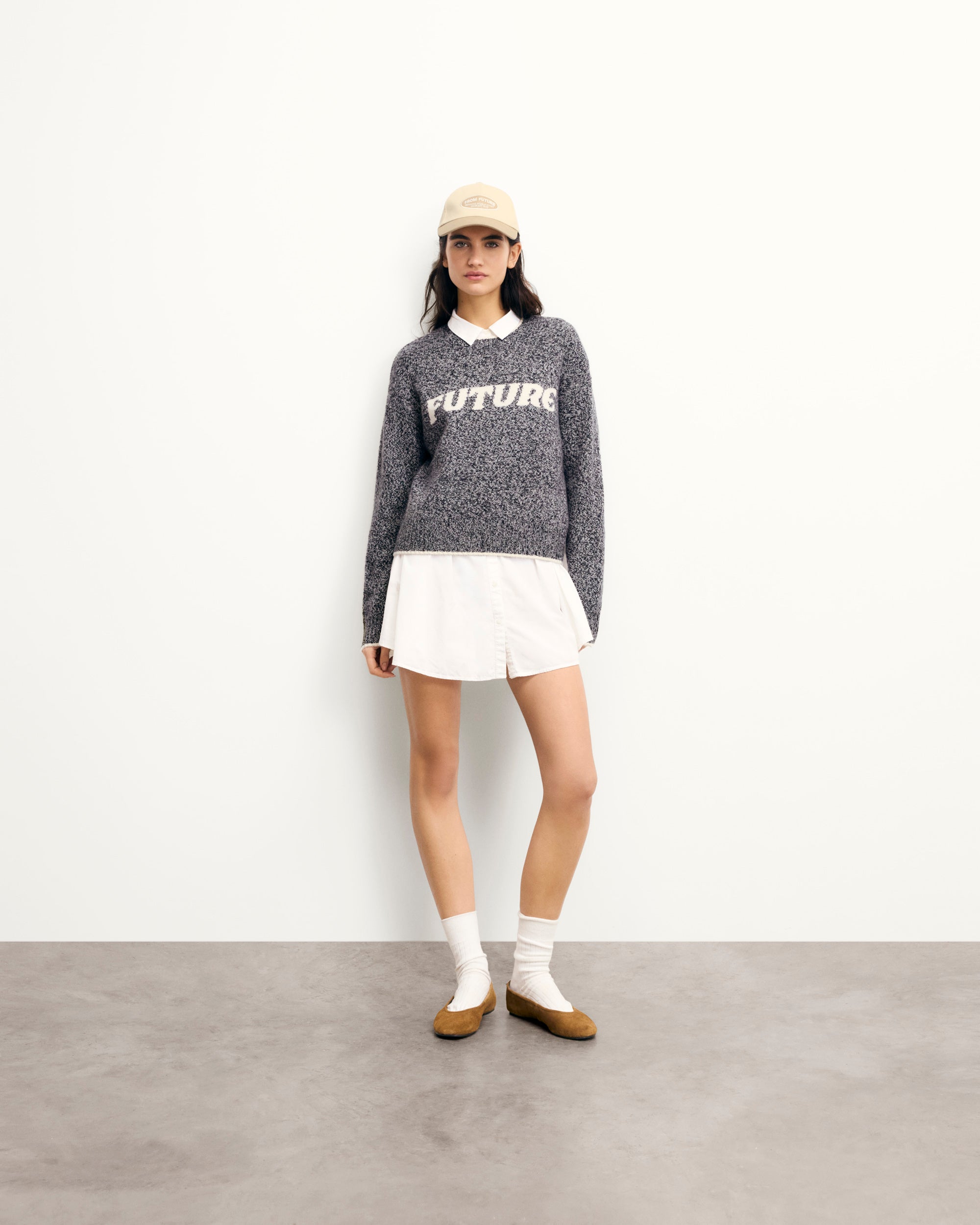 BLACK MOULINE / NEW / QTY : 74 / Pull Col Rond Future - Black Mouline