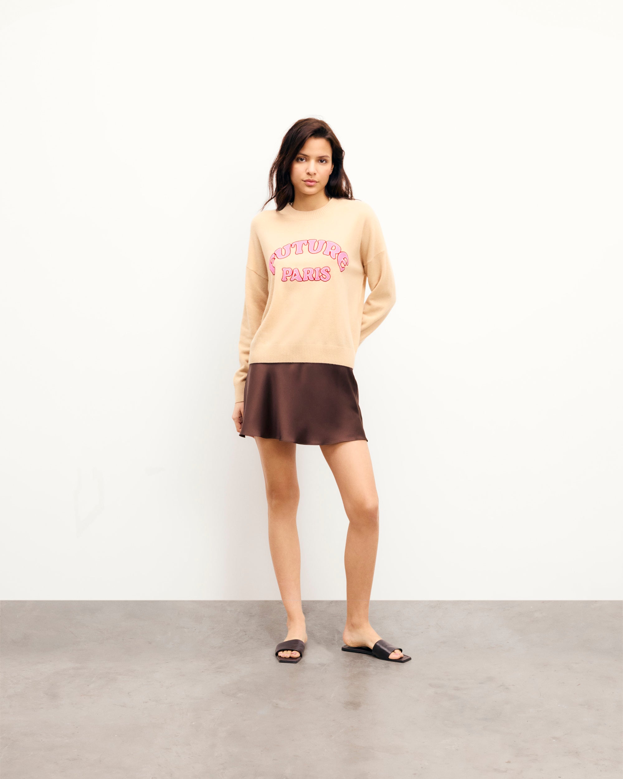 LIGHT BEIGE / NEW / QTY : 98 / Pull Col Rond From Future Paris - Light Beige