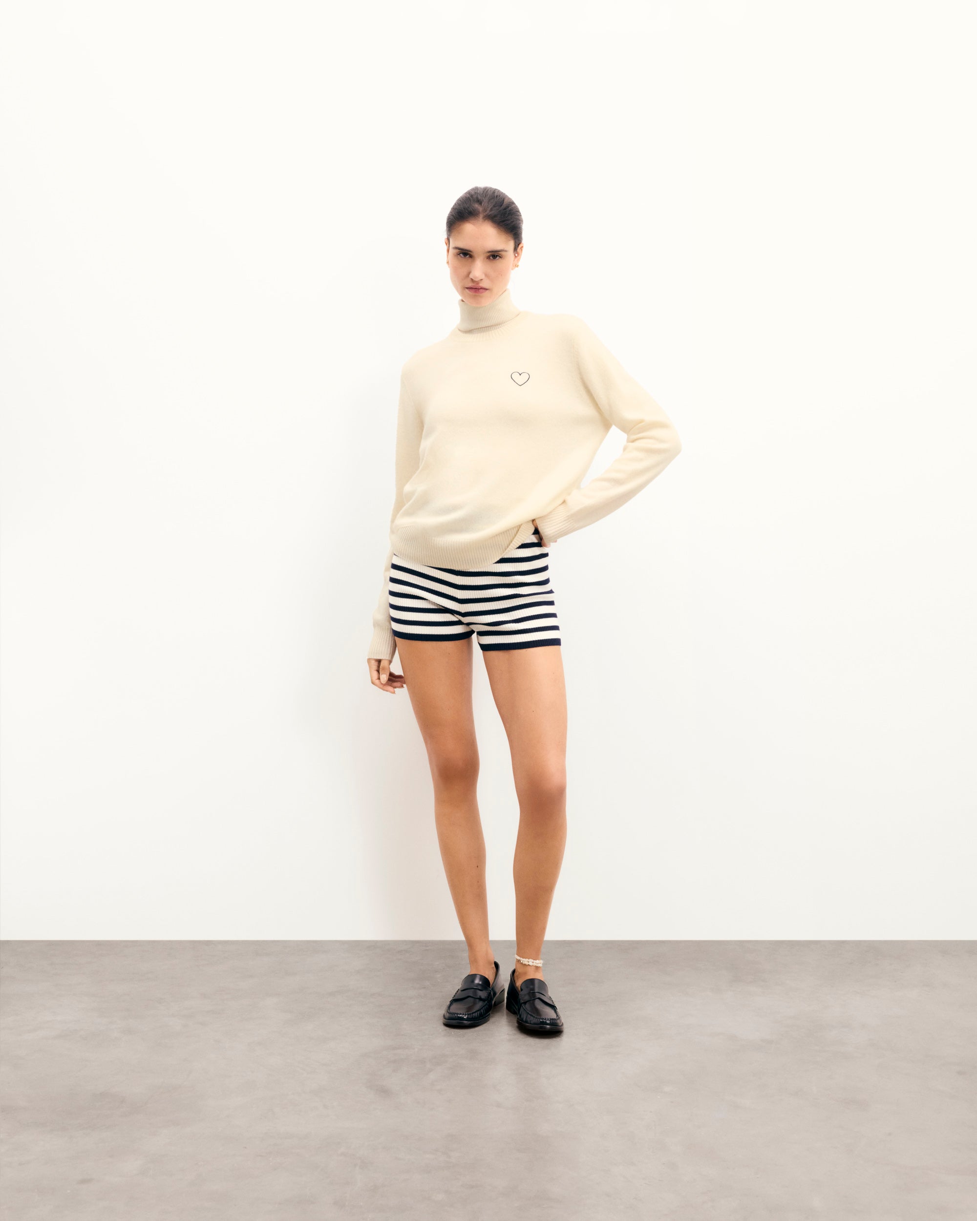 ECRU / NEW / QTY : 43 / Pull Unisexe Saint Valentin Col Rond - Ecru