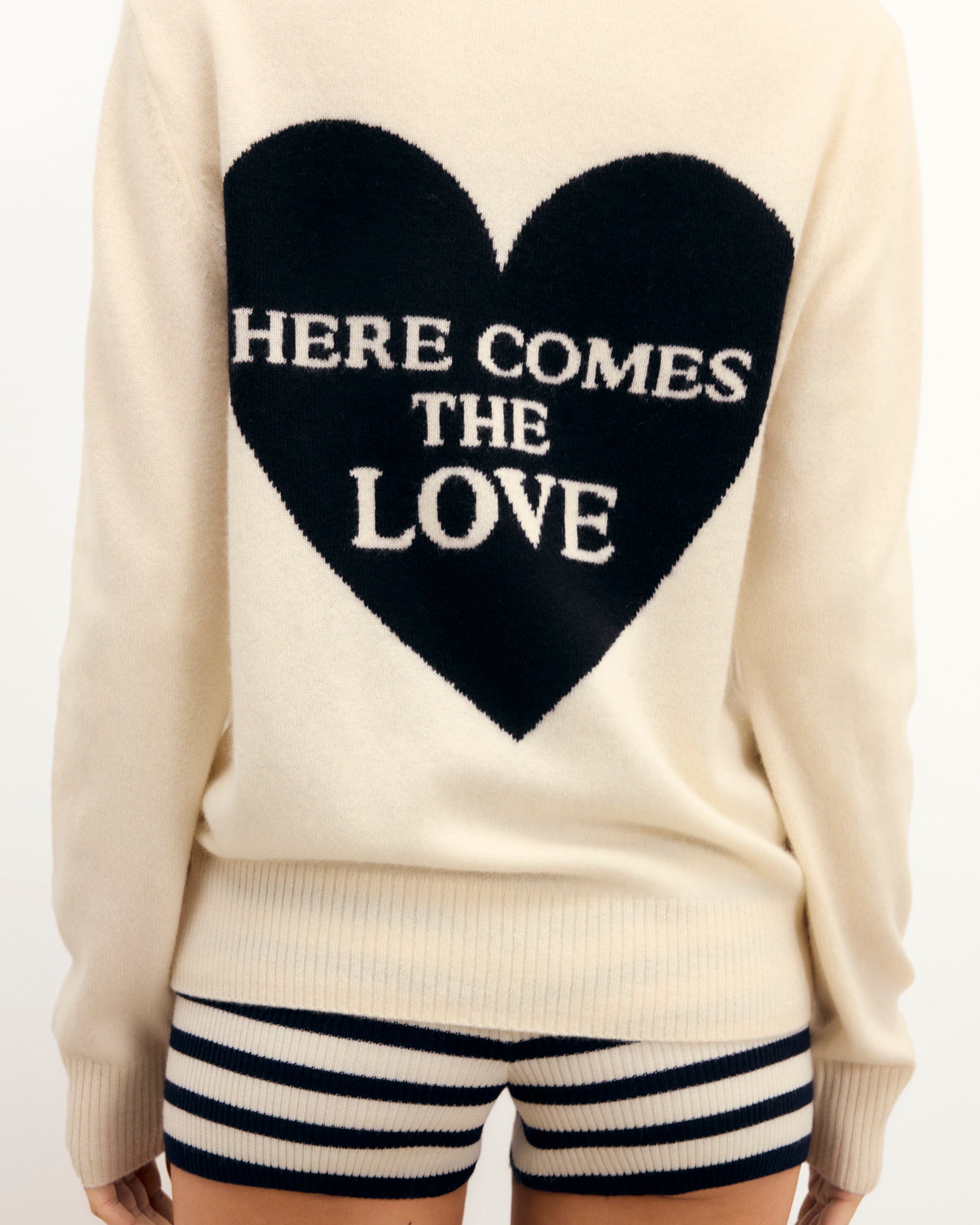 ECRU / NEW / QTY : 43 / Pull Unisexe Saint Valentin Col Rond - Ecru