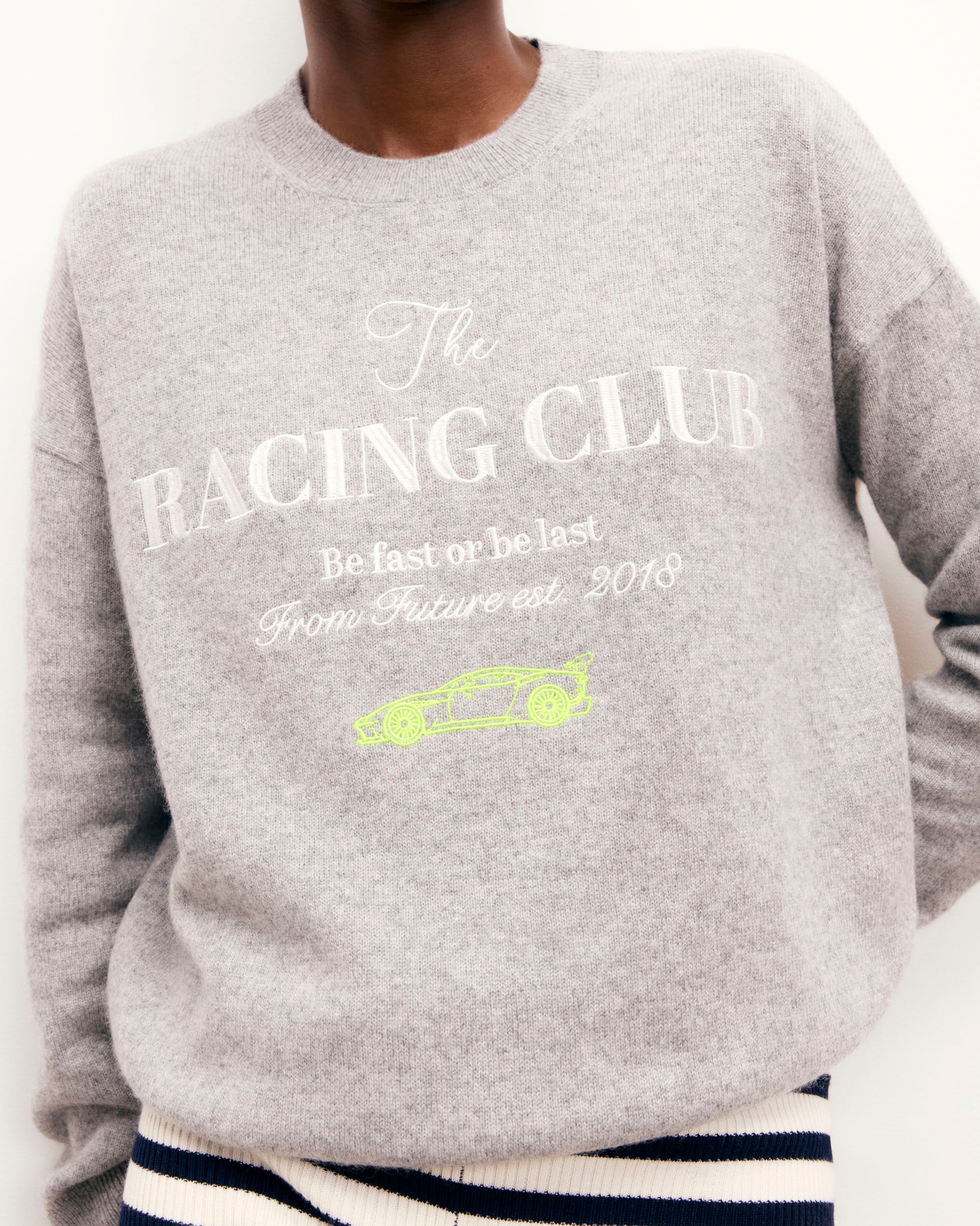 GRIS CHINE FONCE / NEW / QTY : 24 / Pull Col Rond Racing Club - Gris Chine Fonce