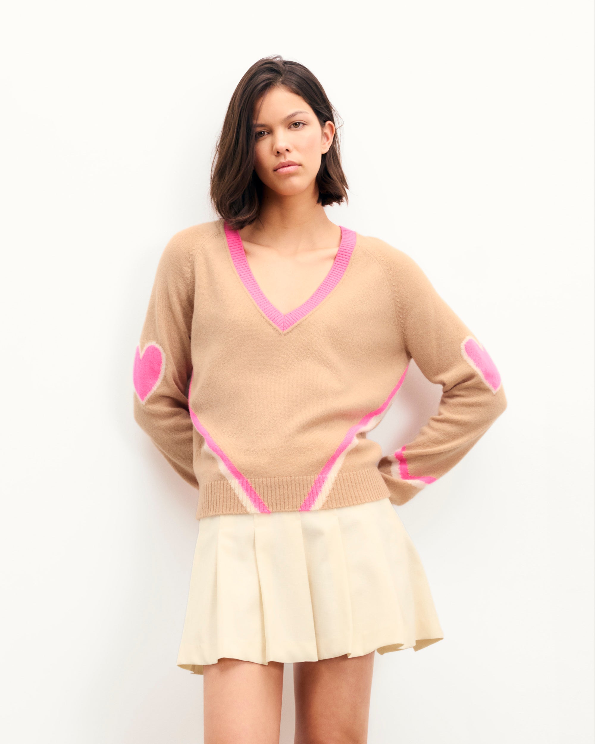 TROPICAL CAMEL / NEW / QTY : 55 / Pull Col V Cœurs et Bandes - Tropical Camel