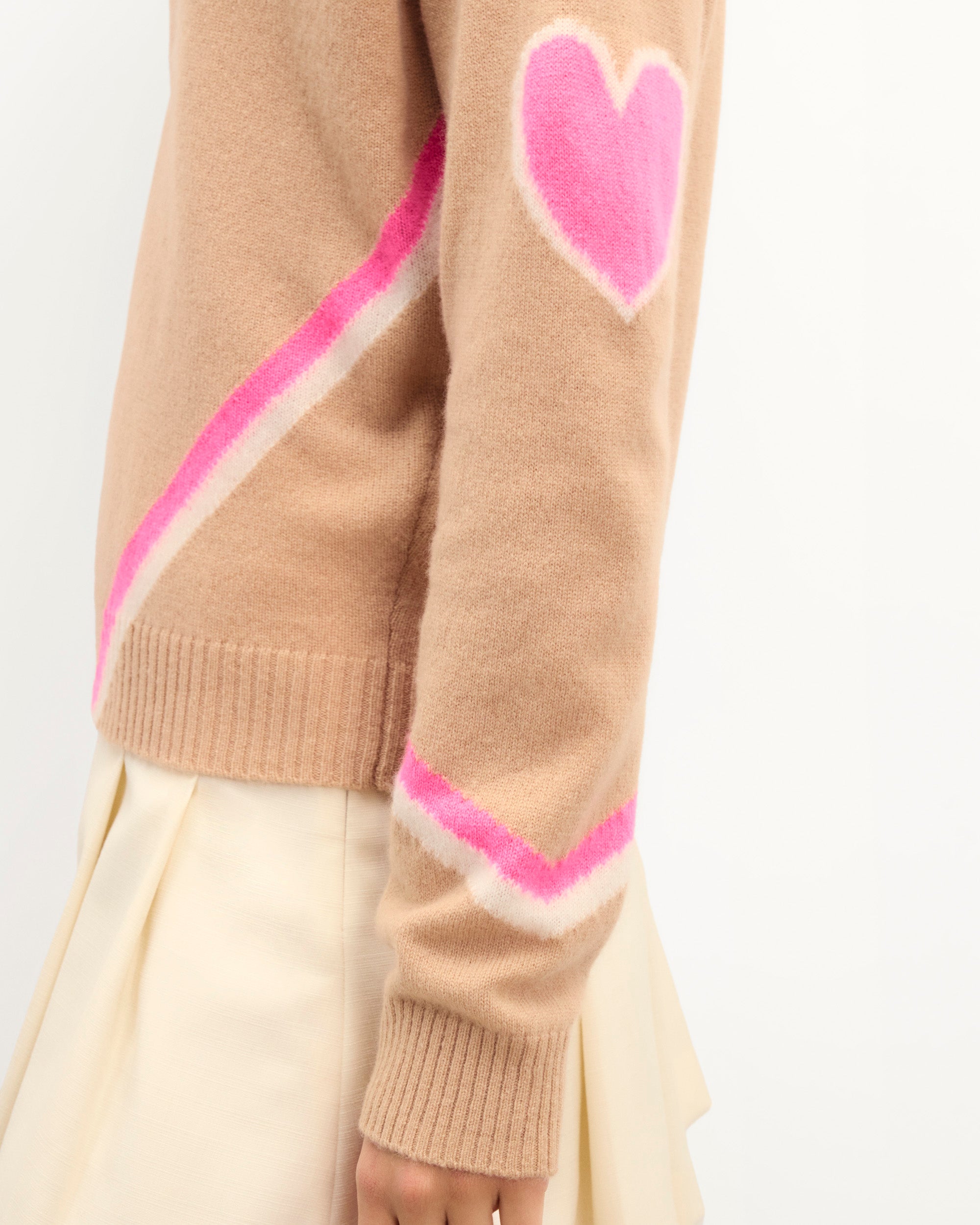TROPICAL CAMEL / NEW / QTY : 55 / Pull Col V Cœurs et Bandes - Tropical Camel