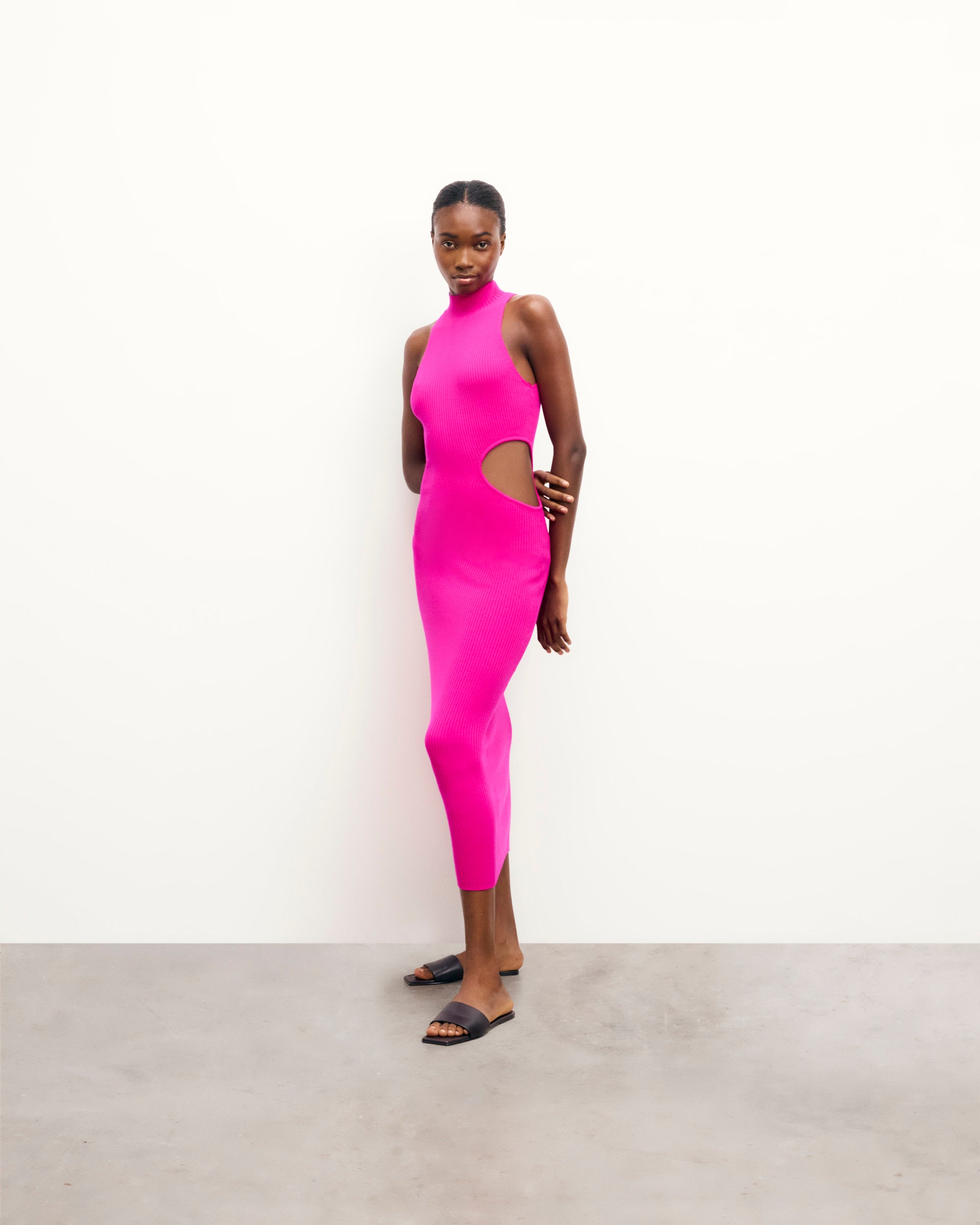 TROPICAL RASPBERRY / NEW / QTY : 24 / Robe Longue Bretelles Ouverture - Tropical Raspberry