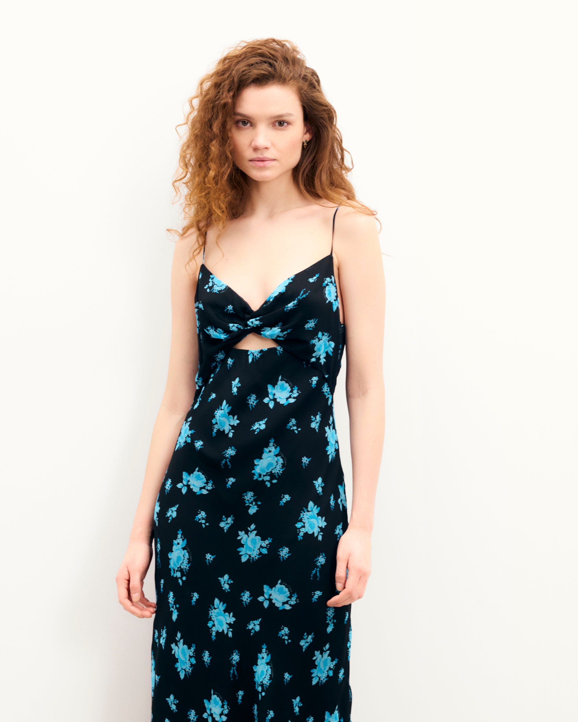 MIDNIGHT BOUQUET / NEW / QTY : 112 / Robe Longue Bretelles Giada - Midnight Bouquet