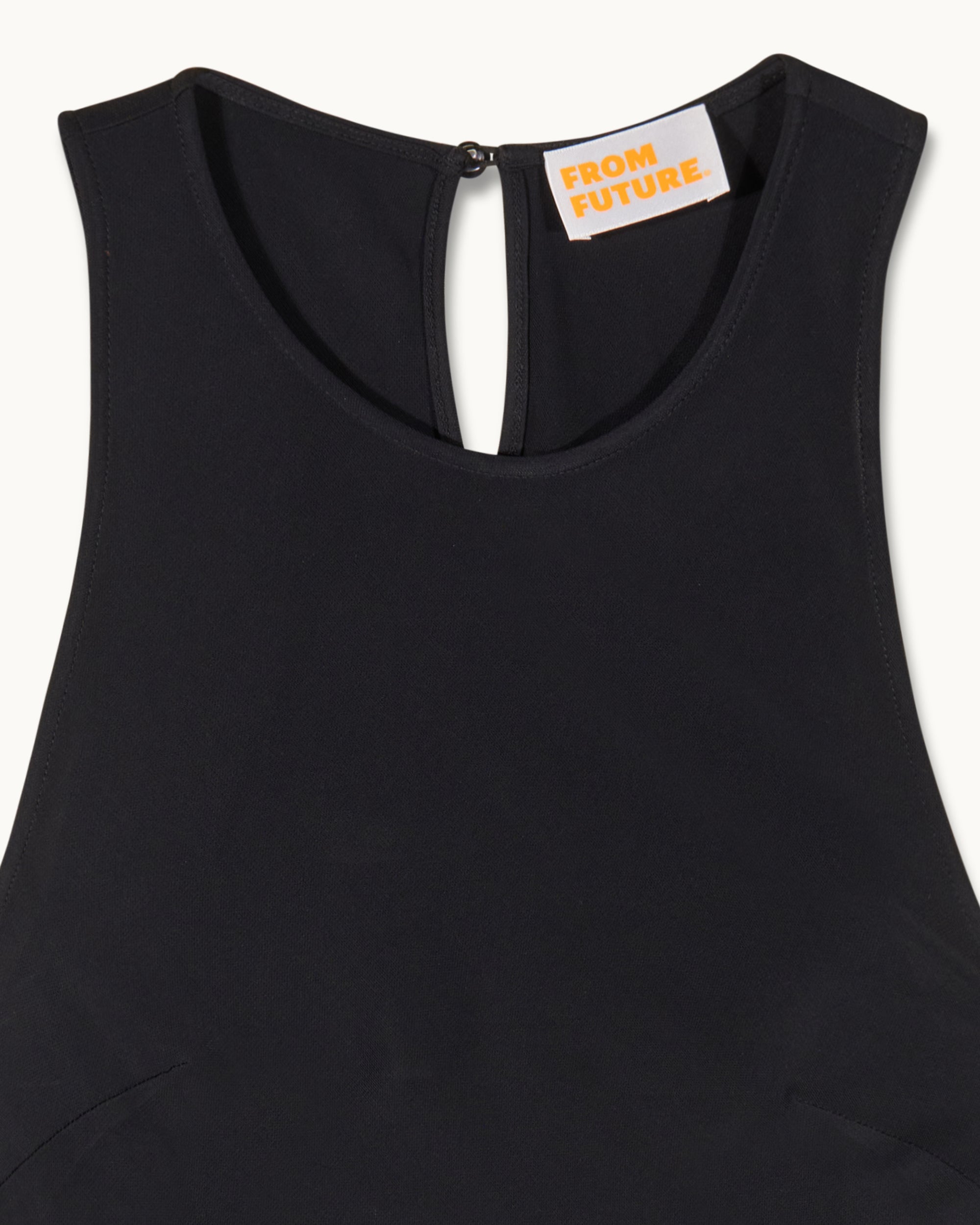 NOIR / NEW / QTY : 71 / Robe Courte Manches Courtes Emmy - Noir