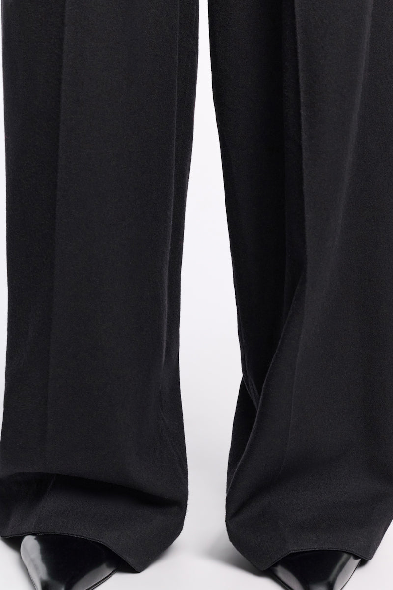 pure black // LIGHT SOFTNESS pants