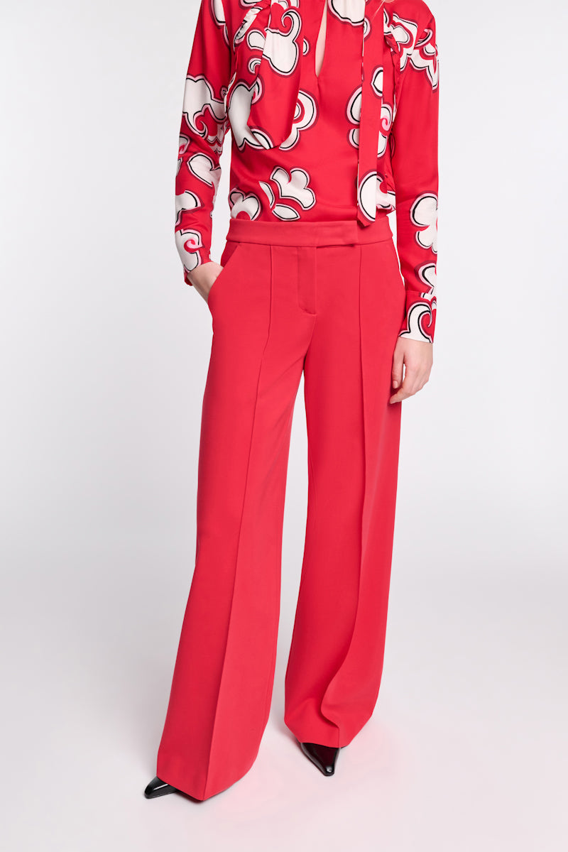 lipstick red // EMOTIONAL ESSENCE pants