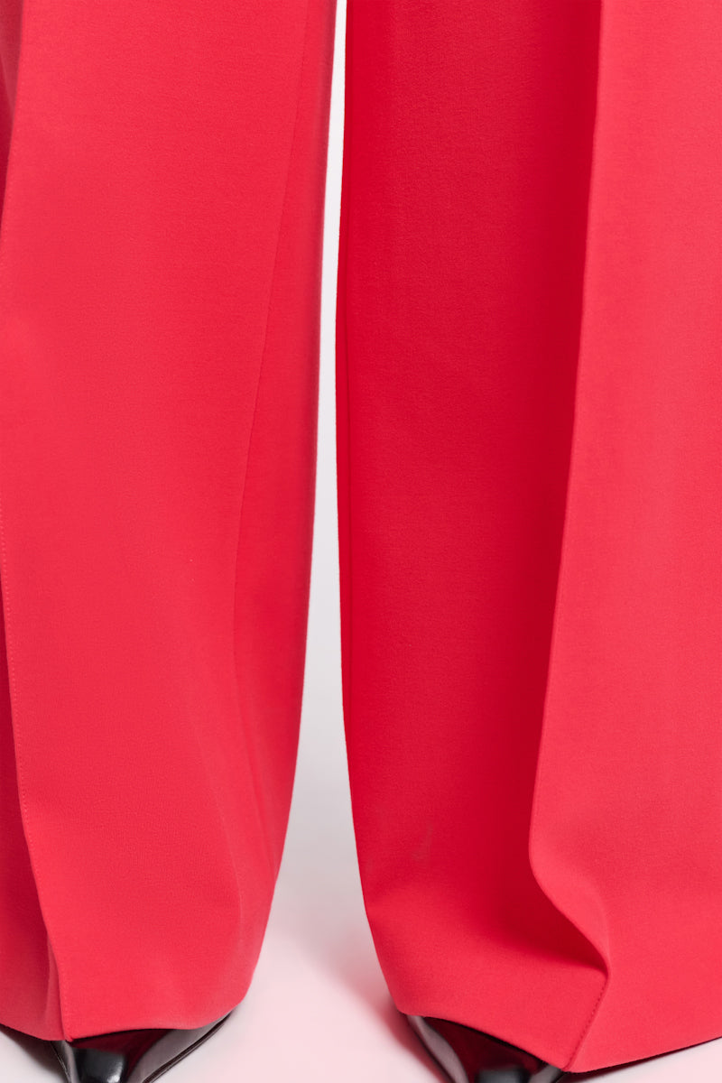 lipstick red // EMOTIONAL ESSENCE pants