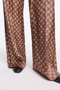 brown big tie // GRAPHIC DREAMS pants