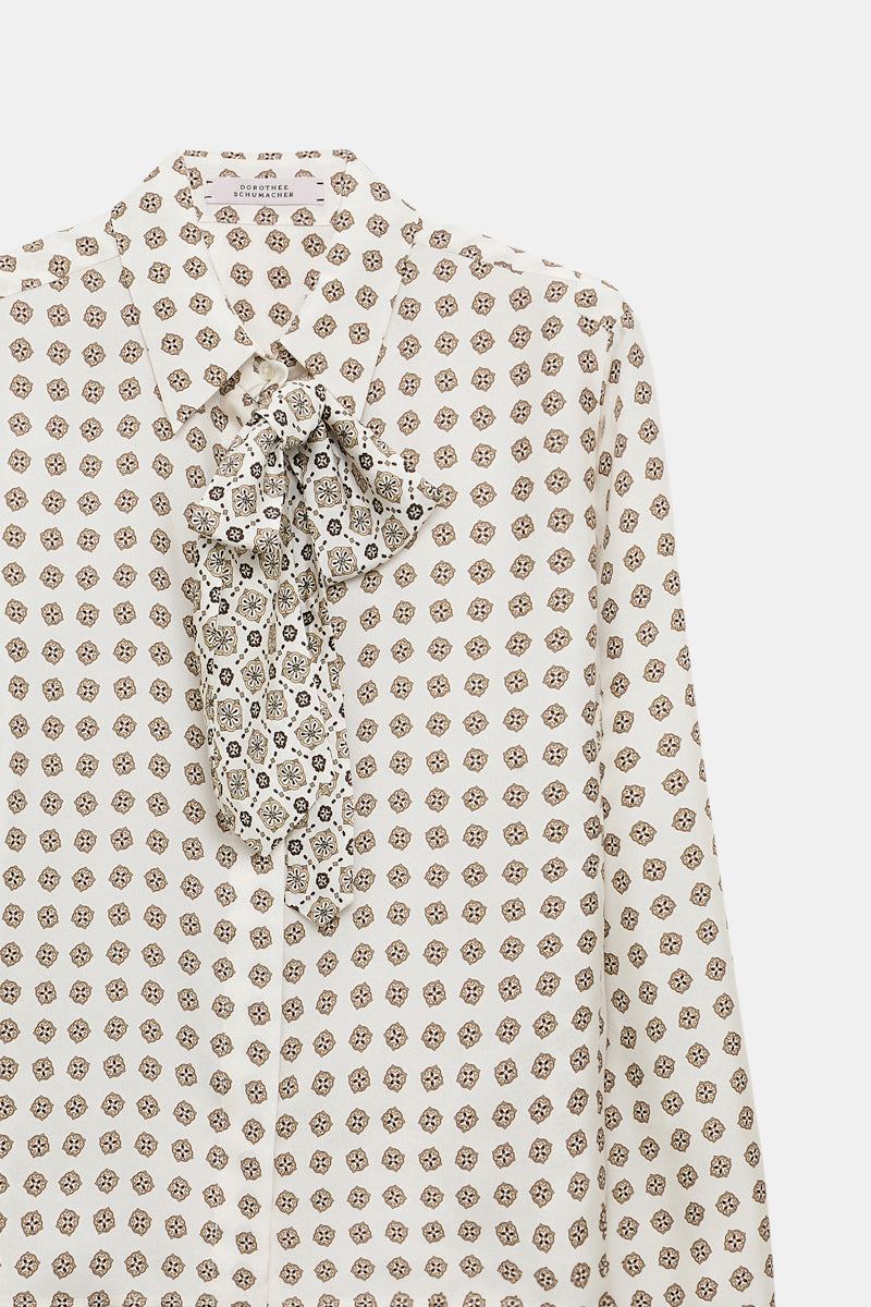 creme mini tie // GRAPHIC DREAMS blouse