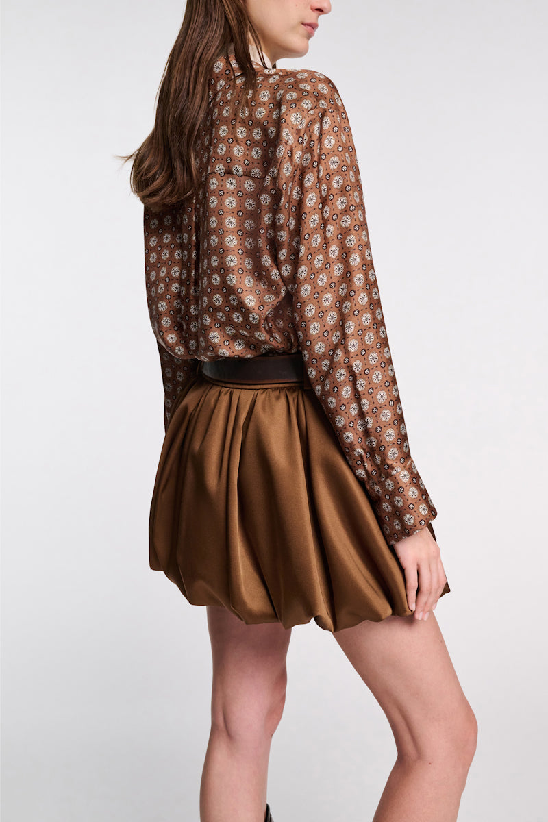 brown big tie // GRAPHIC DREAMS blouse