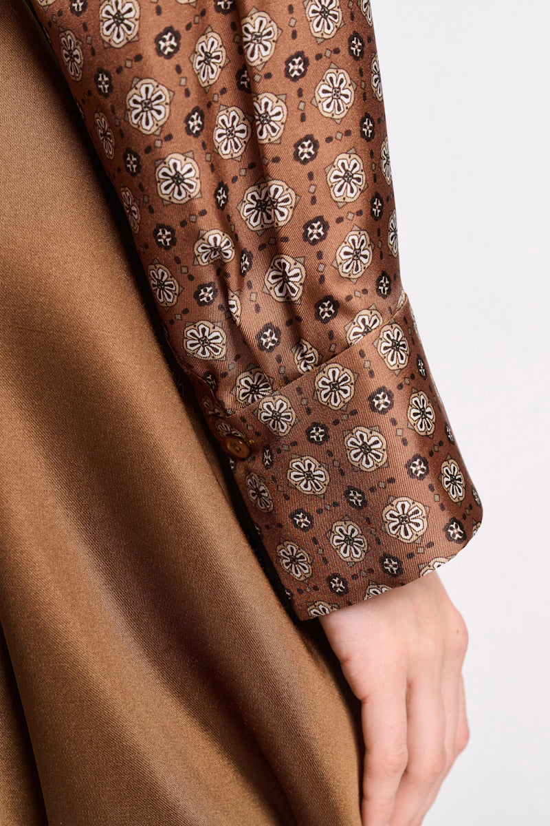 brown big tie // GRAPHIC DREAMS blouse