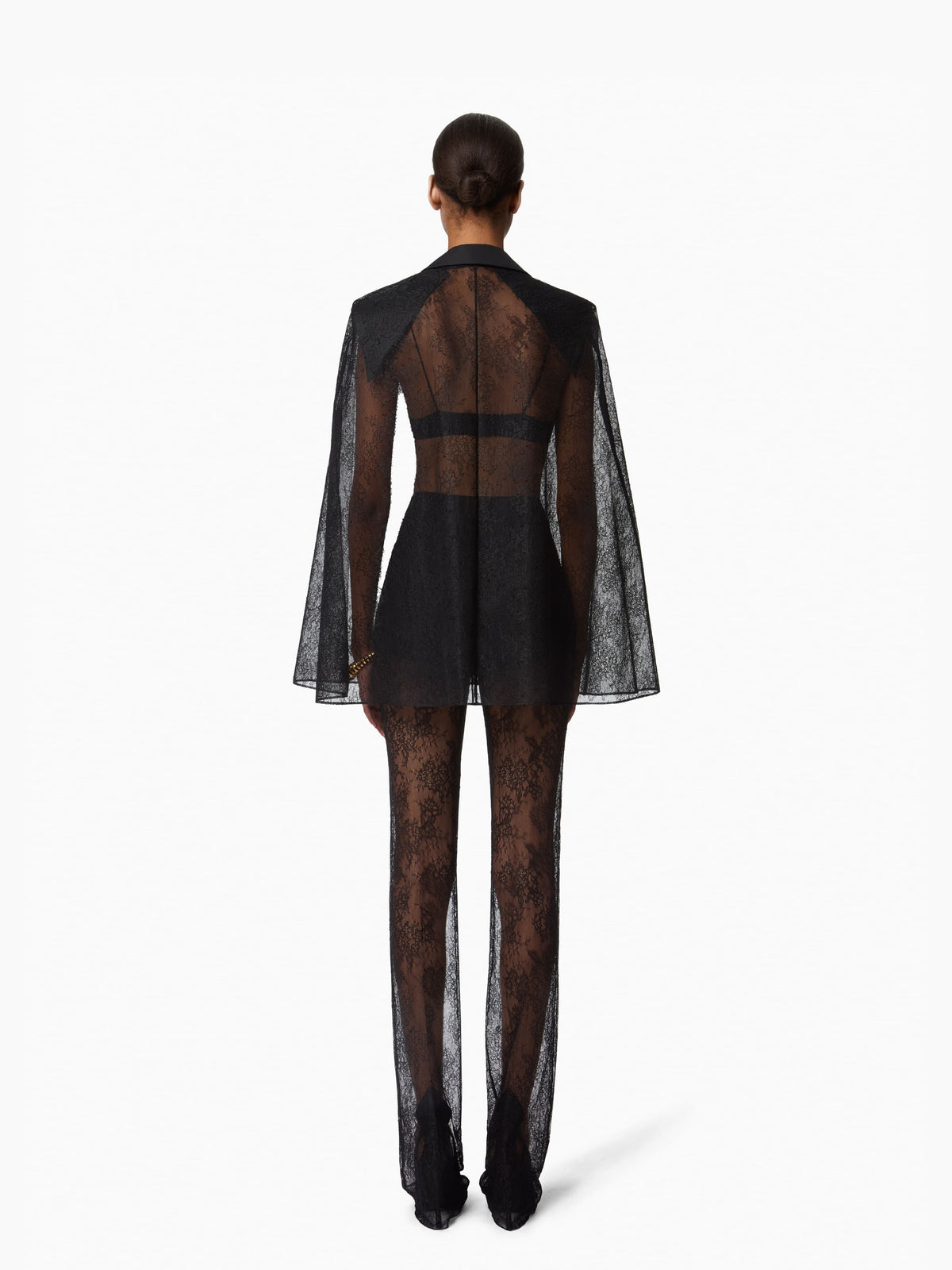 CAPE EN DENTELLE SUR MESURE AVEC REVERS OTTOMAN