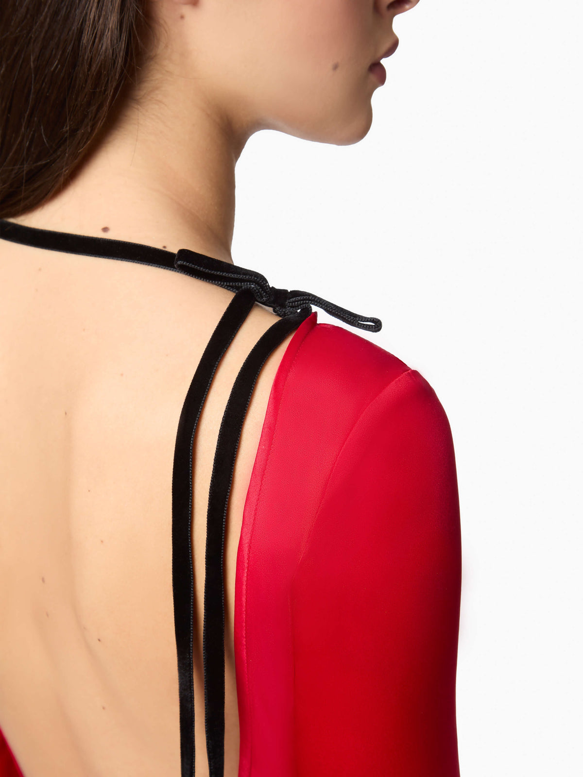 ROBE MIDI EN SATIN DOS NUS ET MANCHES LONGUES - Rouge