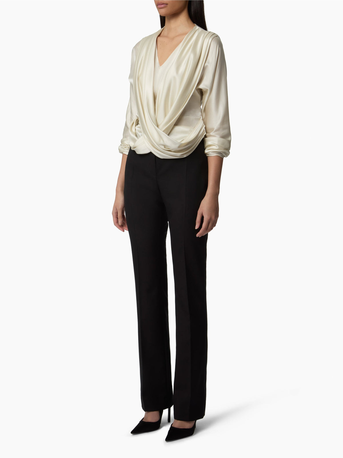 TOP COL V AVEC DÉTAIL DE NŒUD EN SATIN