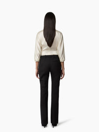 TOP COL V AVEC DÉTAIL DE NŒUD EN SATIN