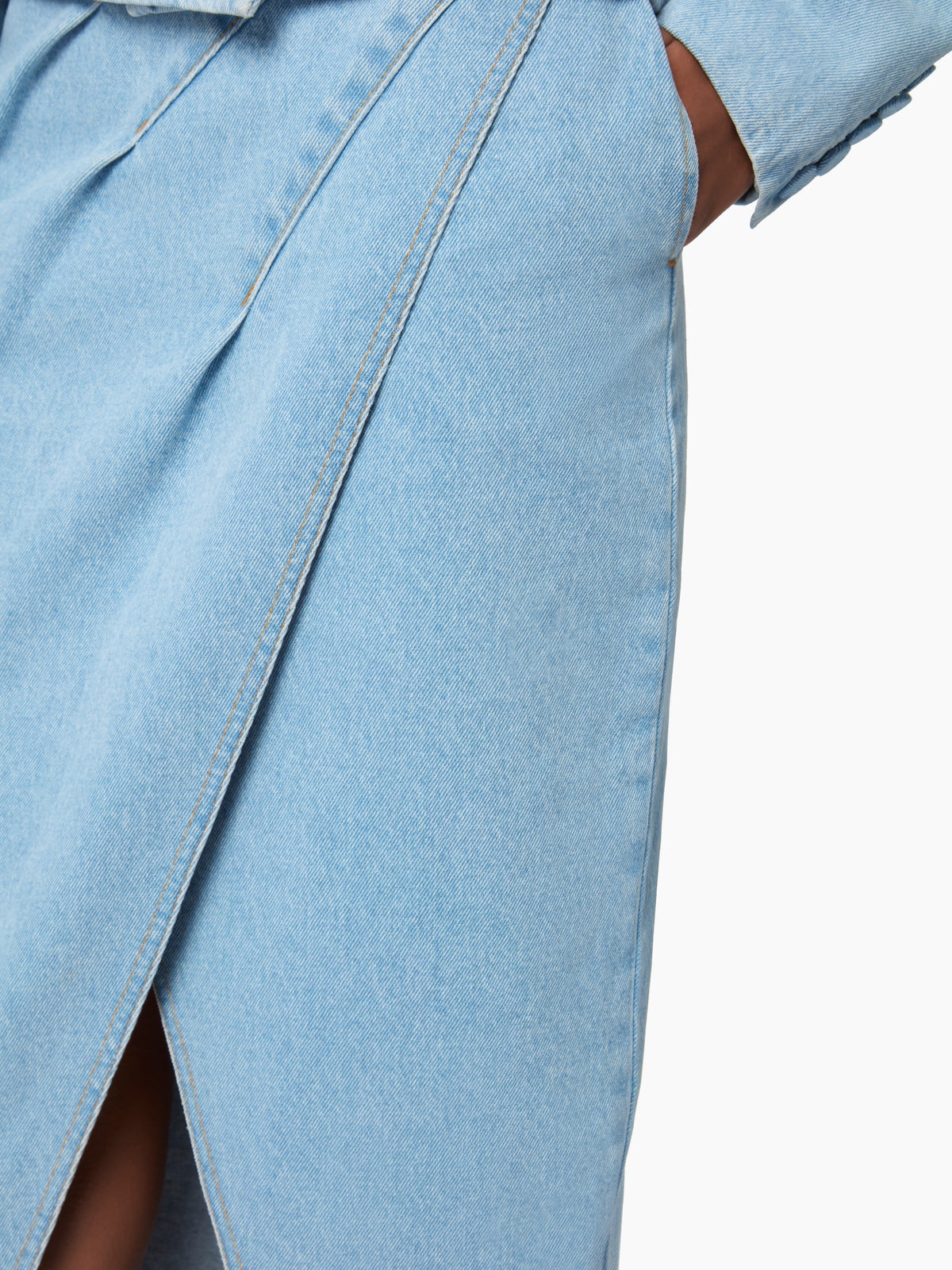 JUPE MIDI FENDUE AVEC DÉTAILS DE DRAPÉ EN DENIM BLEU - Bleu