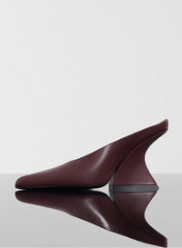 BORDEAUX // burgundy curved heel mules