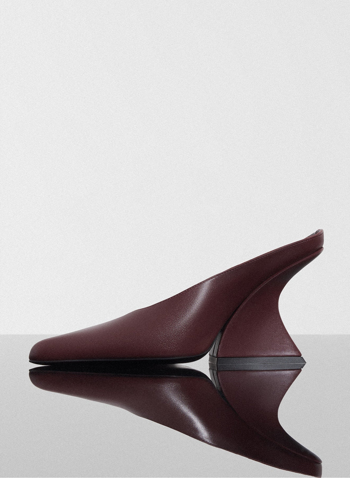 BORDEAUX // burgundy curved heel mules
