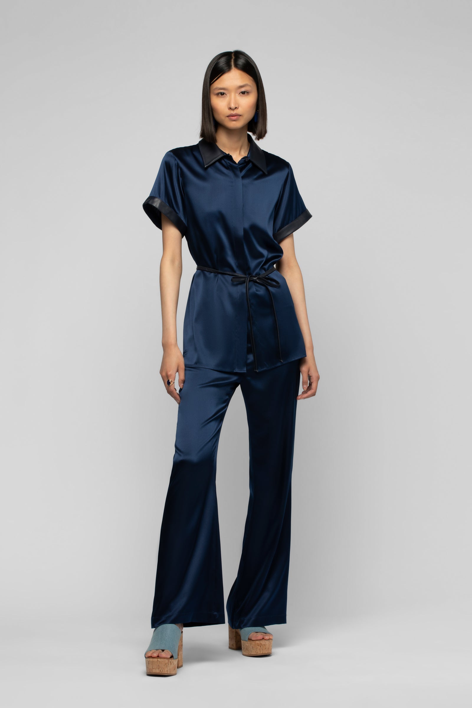 10 QTY NEW CHEMISE SM AVEC DETAIL EN CUIR