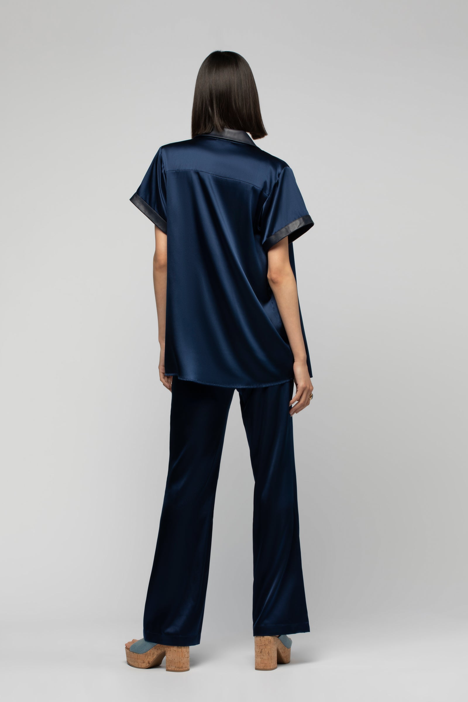 10 QTY NEW CHEMISE SM AVEC DETAIL EN CUIR