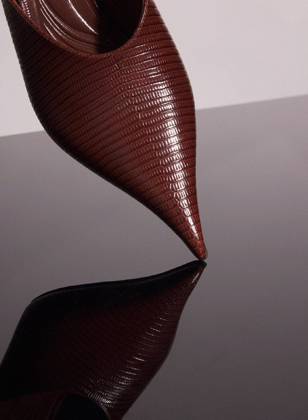 LEATHER DARK BROWN // brown lizard embossed leather fang 55 mules