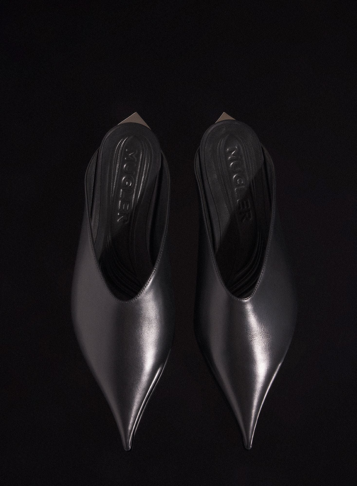 BLACK LEATHER FANG FLAT MULES