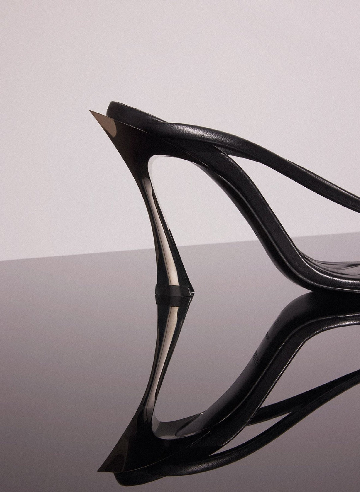 BLACK // black leather knotted fang 95 sandals