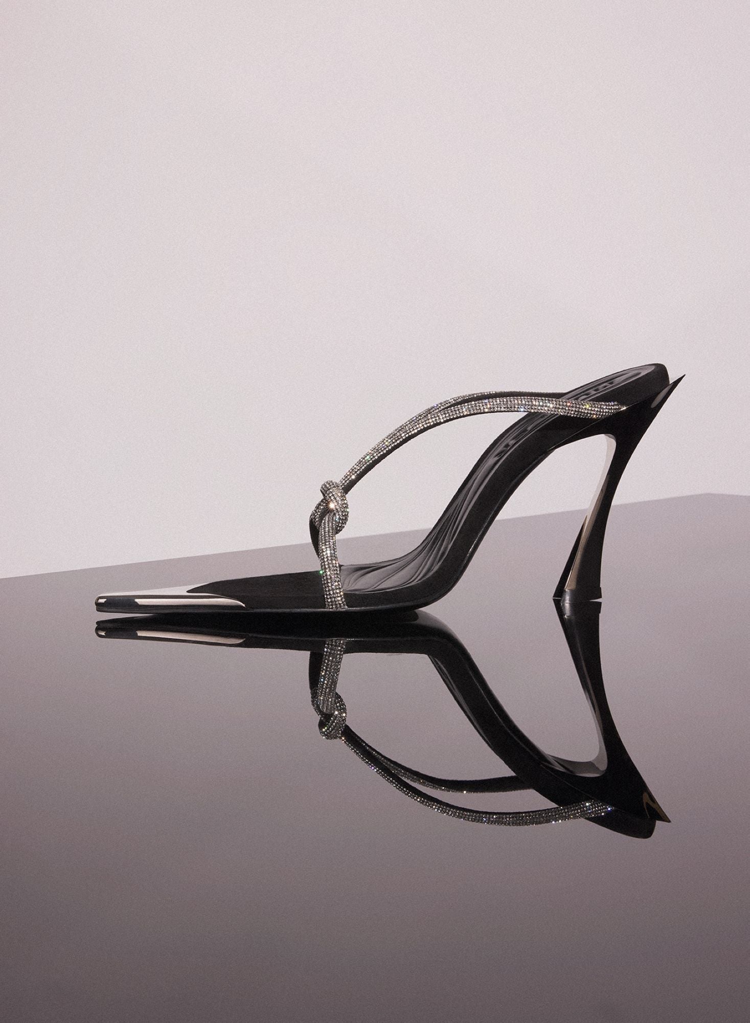 BLACK AND CRYSTAL KNOTTED FANG 95 SANDALS