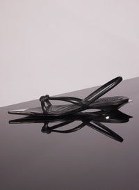 BLACK LEATHER KNOTTED FLAT SANDALS